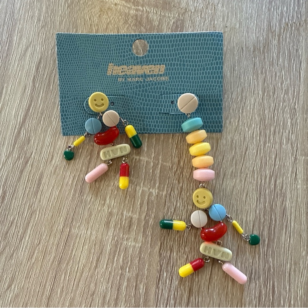 Marc Jacobs Heaven asymmetric vitamin baby/ pill baby earrings *RARE* NWT